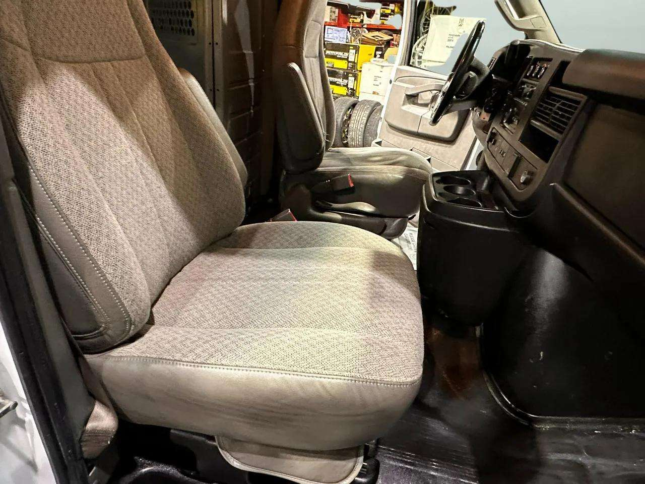 Chevrolet Express Cargo Van RWD 3500 155" 2017