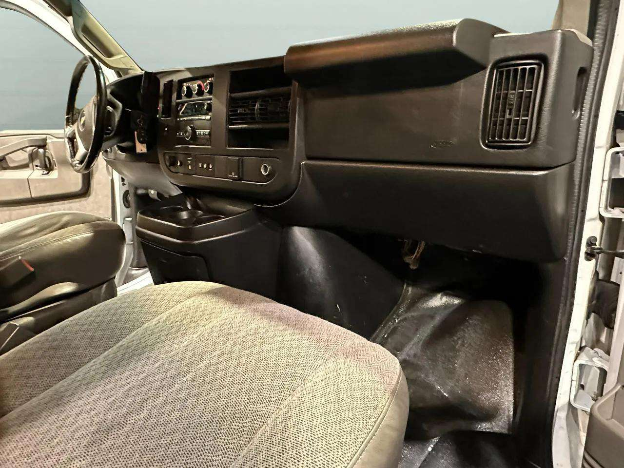 Chevrolet Express Cargo Van RWD 3500 155" 2017