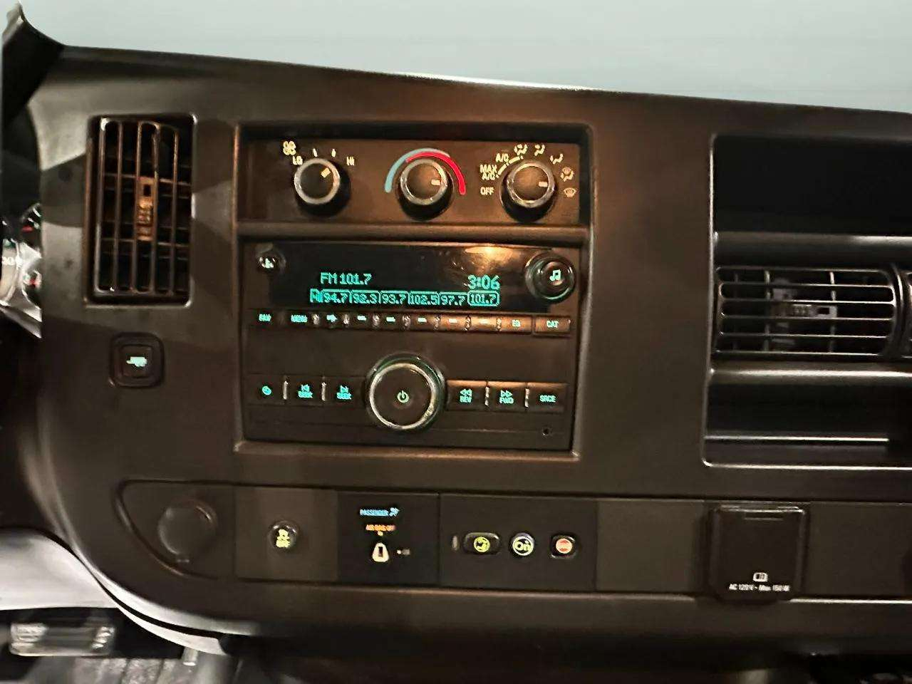 Chevrolet Express Cargo Van RWD 3500 155" 2017