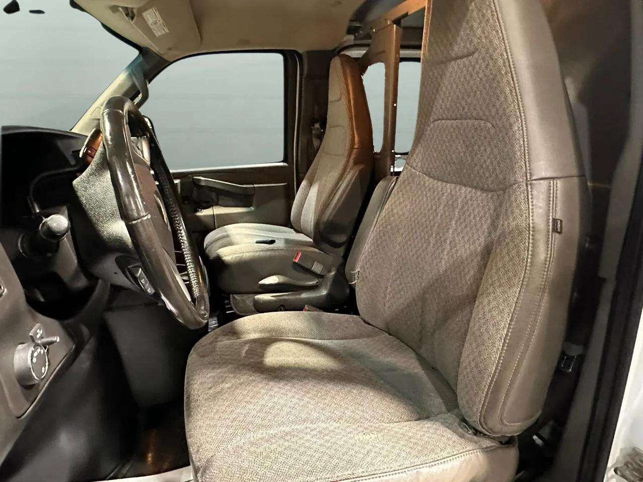 Chevrolet Express Cargo Van RWD 3500 155" 2017