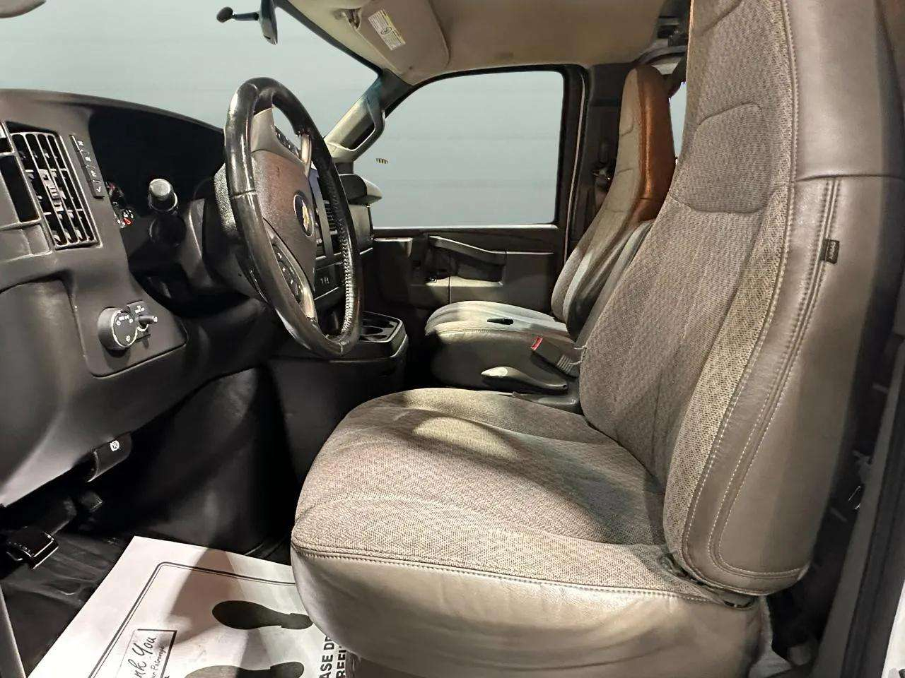 Chevrolet Express Cargo Van RWD 3500 155" 2017