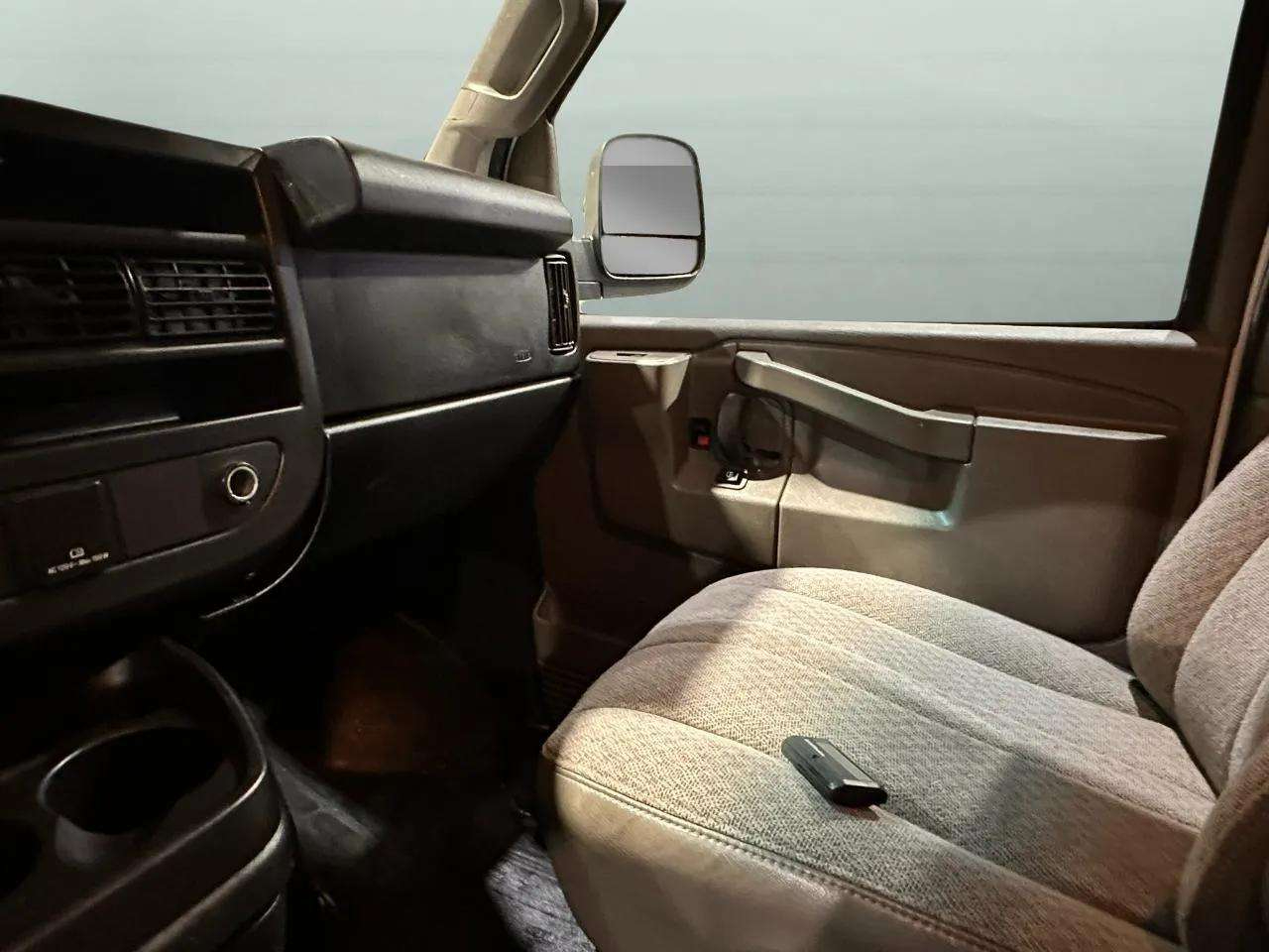 Chevrolet Express Cargo Van RWD 3500 155" 2017