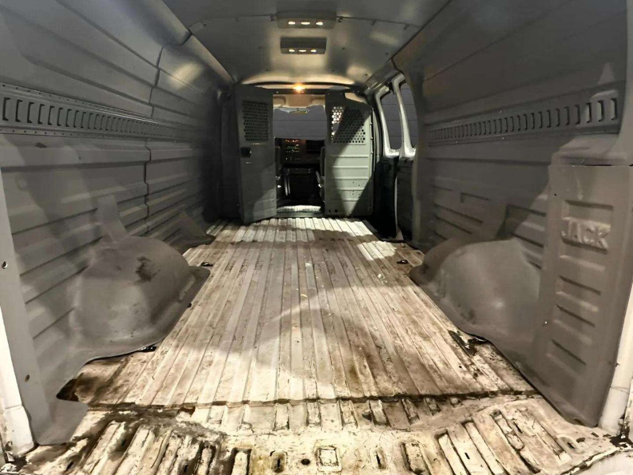 Chevrolet Express Cargo Van RWD 3500 155" 2017