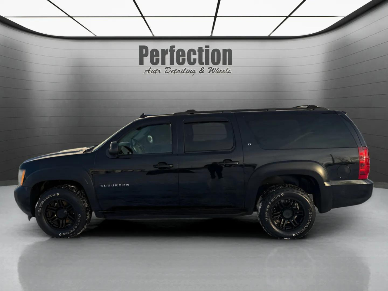 Chevrolet Suburban 4WD 4dr 1500 LT 2010