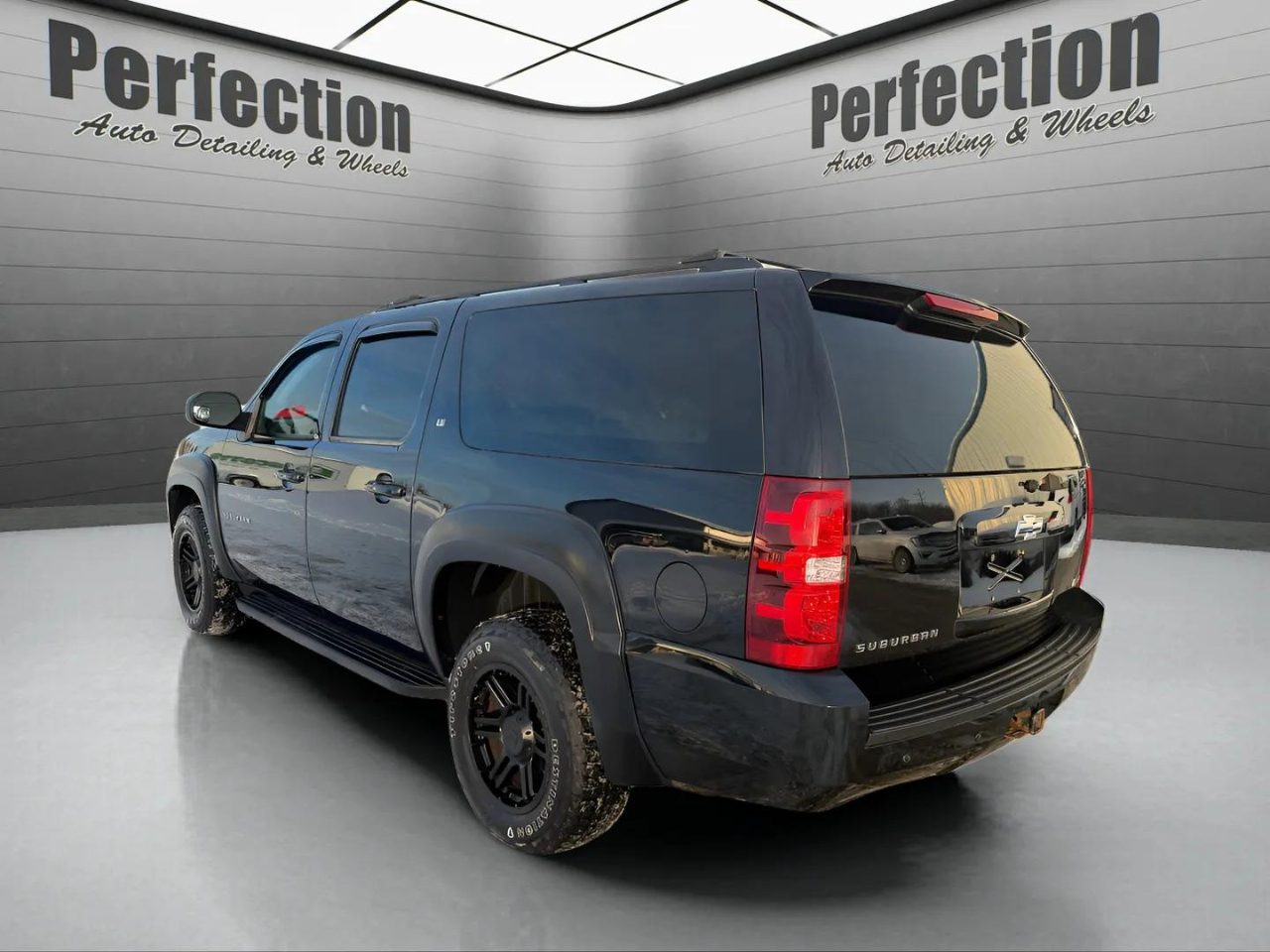 Chevrolet Suburban 4WD 4dr 1500 LT 2010
