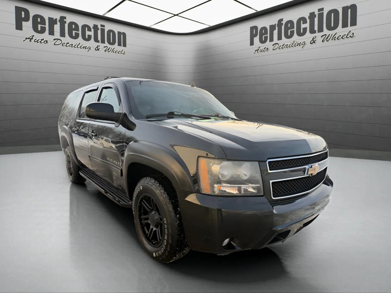 Chevrolet Suburban 4WD 4dr 1500 LT 2010