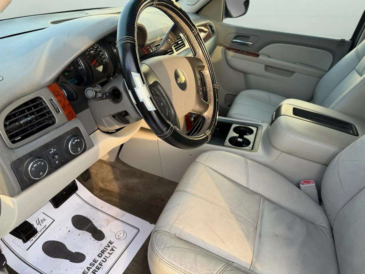 Chevrolet Suburban 4WD 4dr 1500 LT 2010