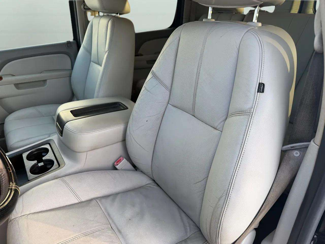 Chevrolet Suburban 4WD 4dr 1500 LT 2010