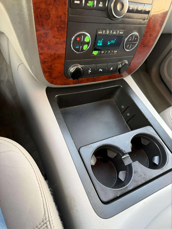 Chevrolet Suburban 4WD 4dr 1500 LT 2010