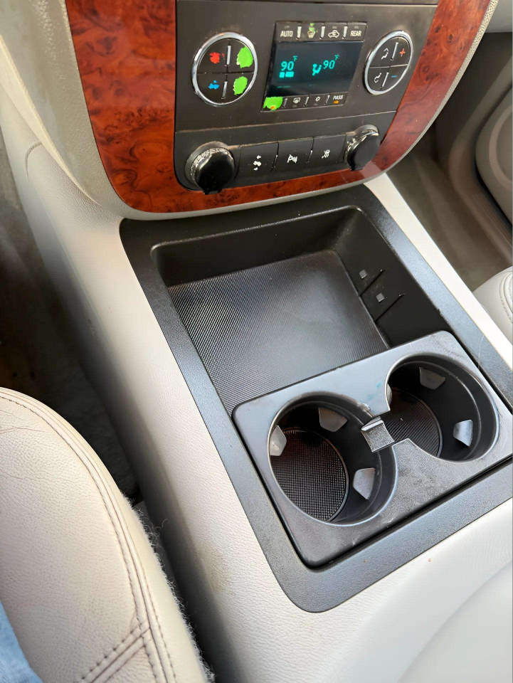 Chevrolet Suburban 4WD 4dr 1500 LT 2010