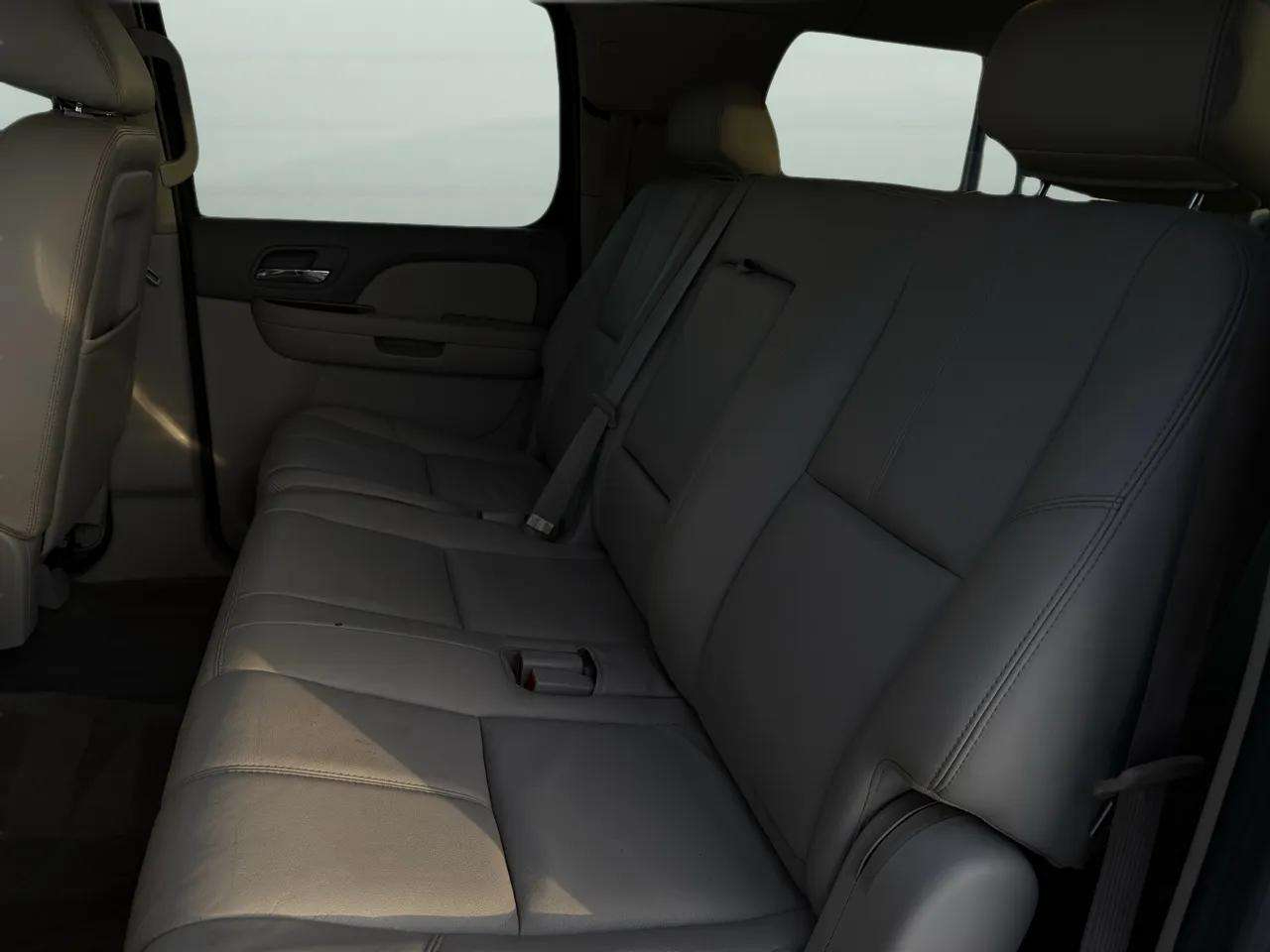 Chevrolet Suburban 4WD 4dr 1500 LT 2010