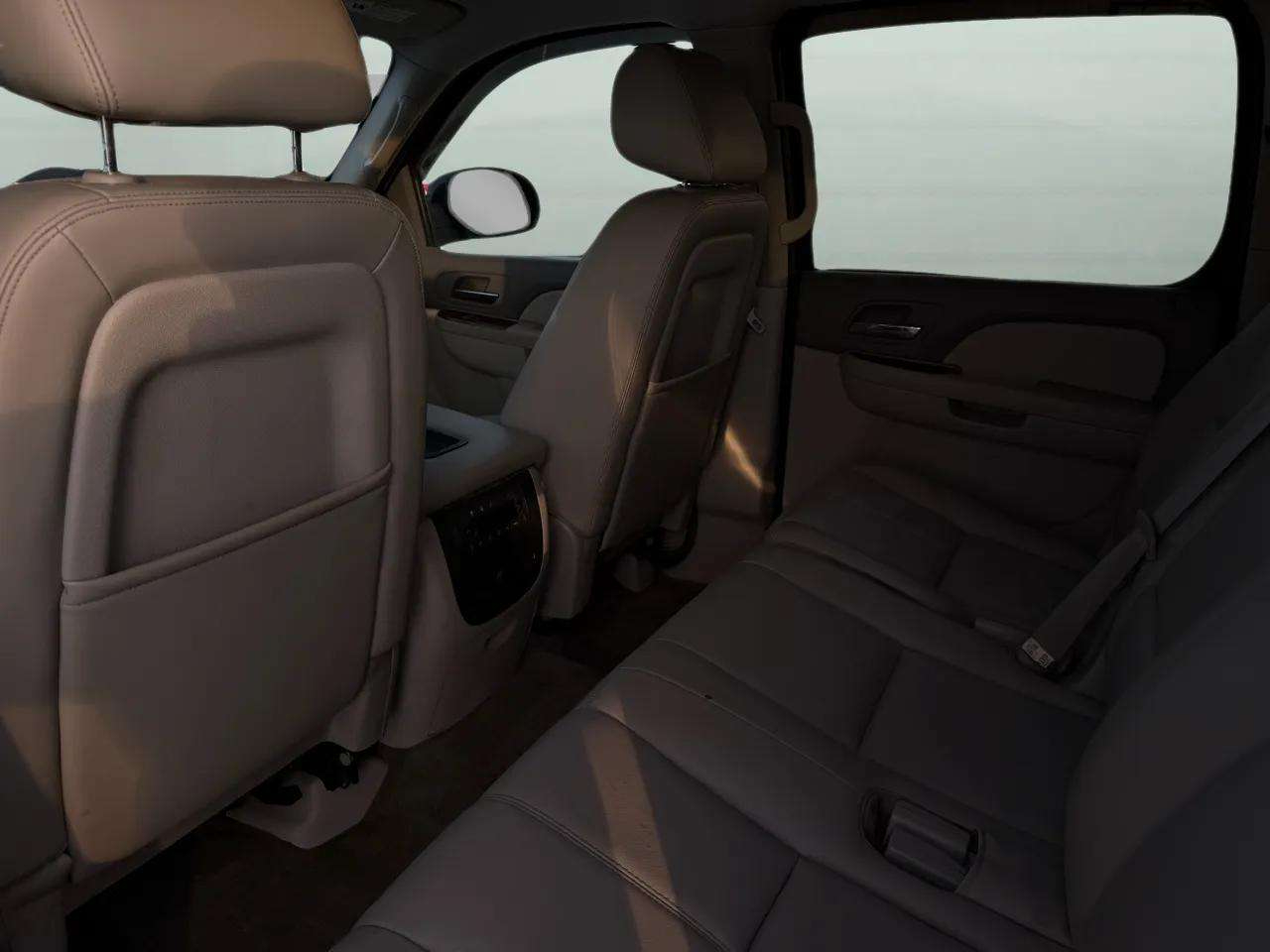 Chevrolet Suburban 4WD 4dr 1500 LT 2010