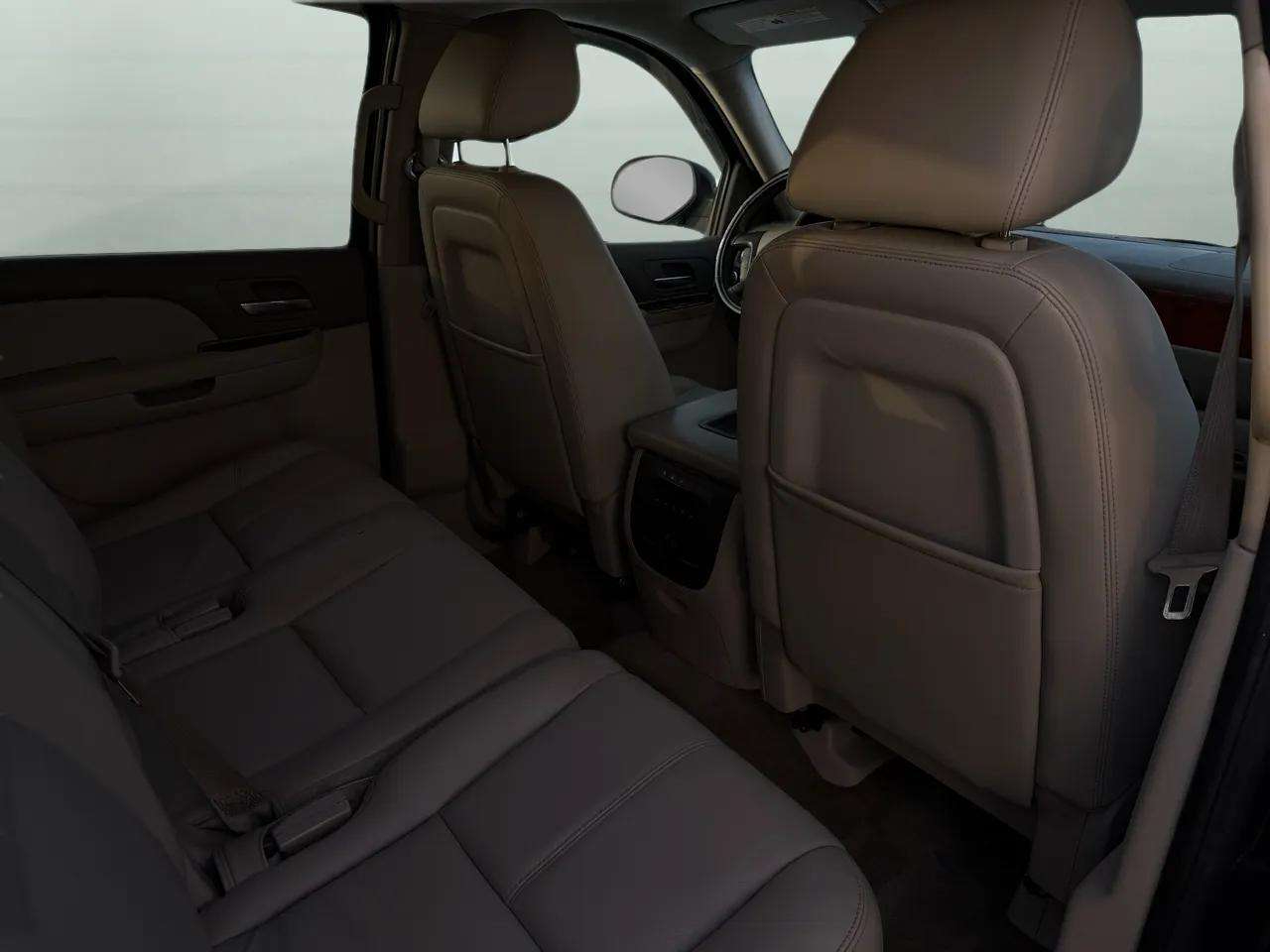 Chevrolet Suburban 4WD 4dr 1500 LT 2010