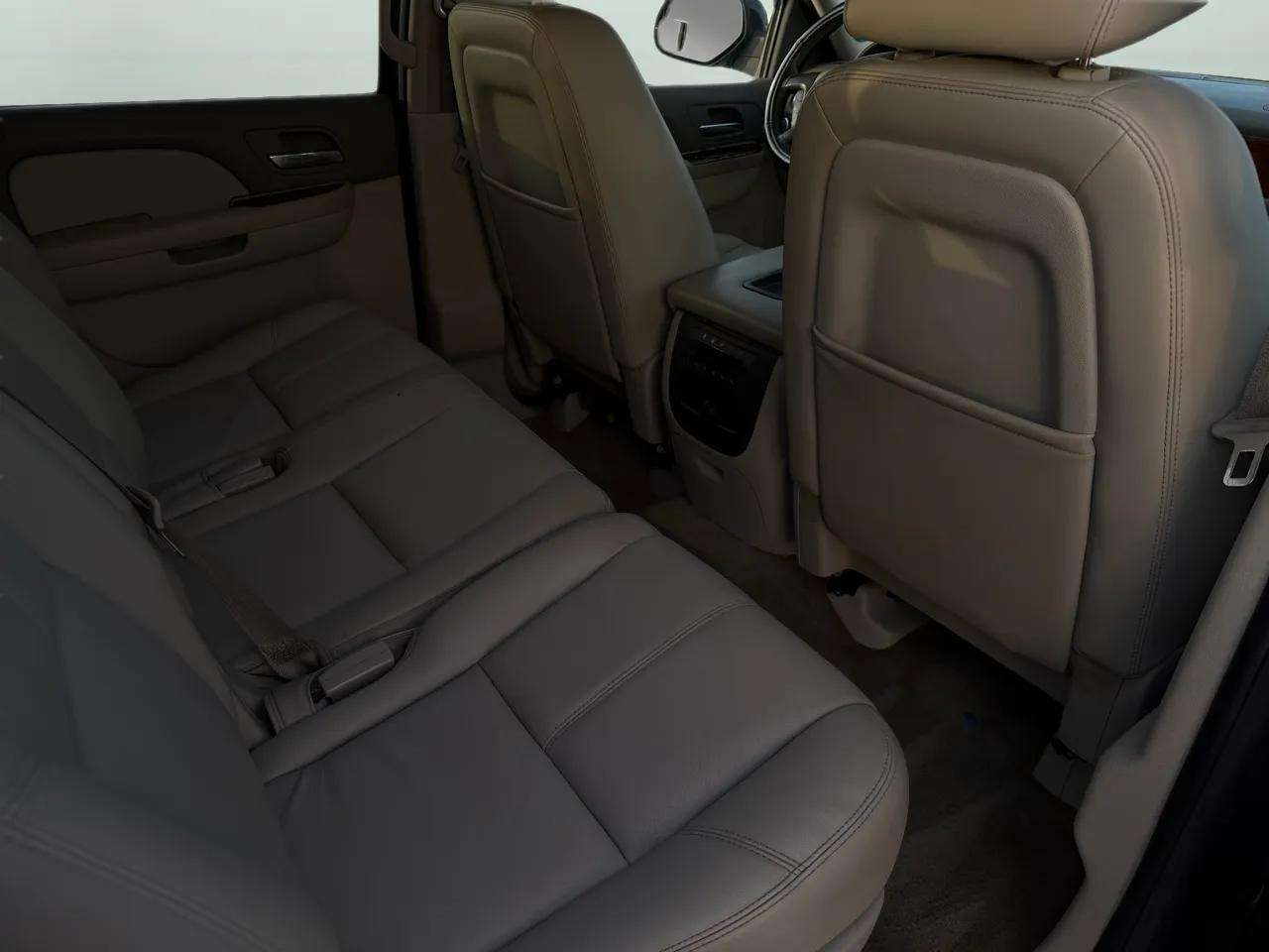 Chevrolet Suburban 4WD 4dr 1500 LT 2010