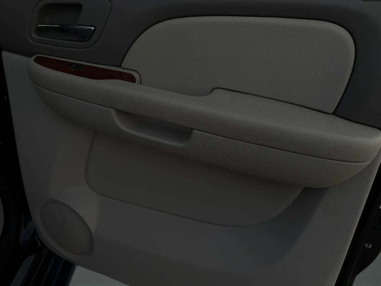 Chevrolet Suburban 4WD 4dr 1500 LT 2010