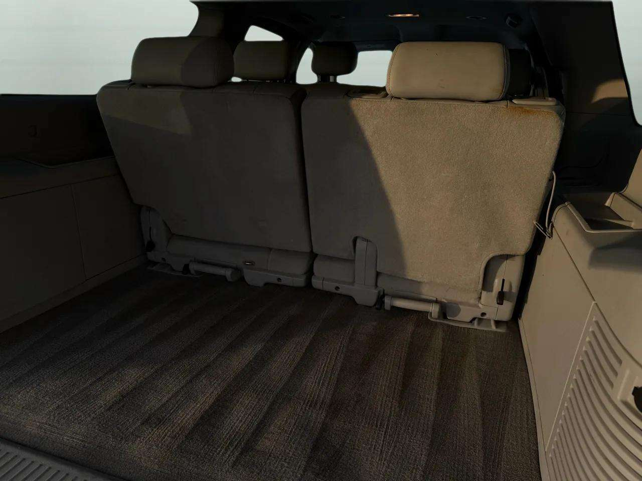 Chevrolet Suburban 4WD 4dr 1500 LT 2010