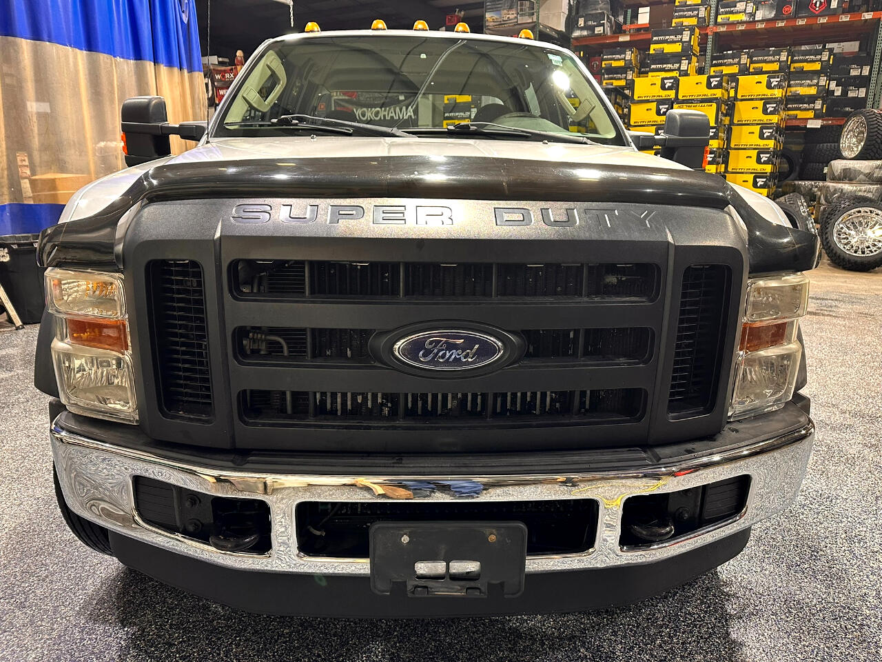 Ford Super Duty F-550 DRW 2WD Crew Cab 176" WB 60" CA Lariat 2010