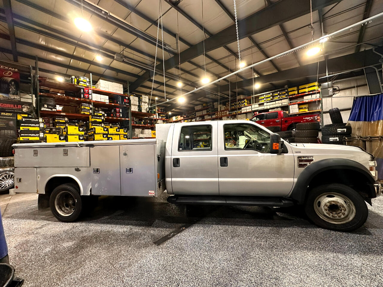 Ford Super Duty F-550 DRW 2WD Crew Cab 176" WB 60" CA Lariat 2010