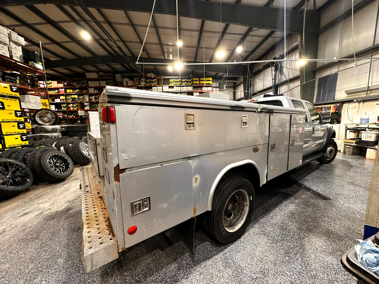 Ford Super Duty F-550 DRW 2WD Crew Cab 176" WB 60" CA Lariat 2010