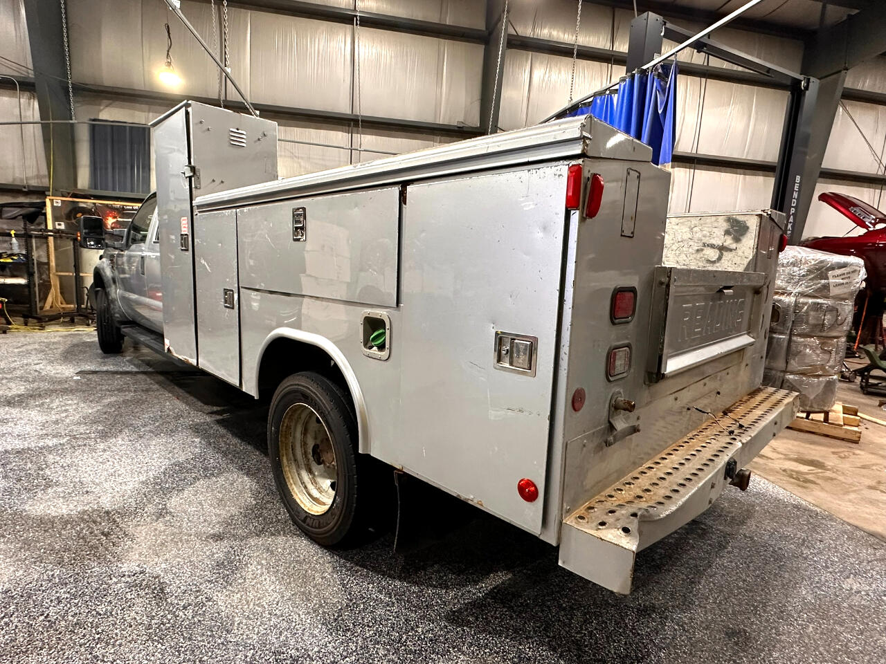 Ford Super Duty F-550 DRW 2WD Crew Cab 176" WB 60" CA Lariat 2010