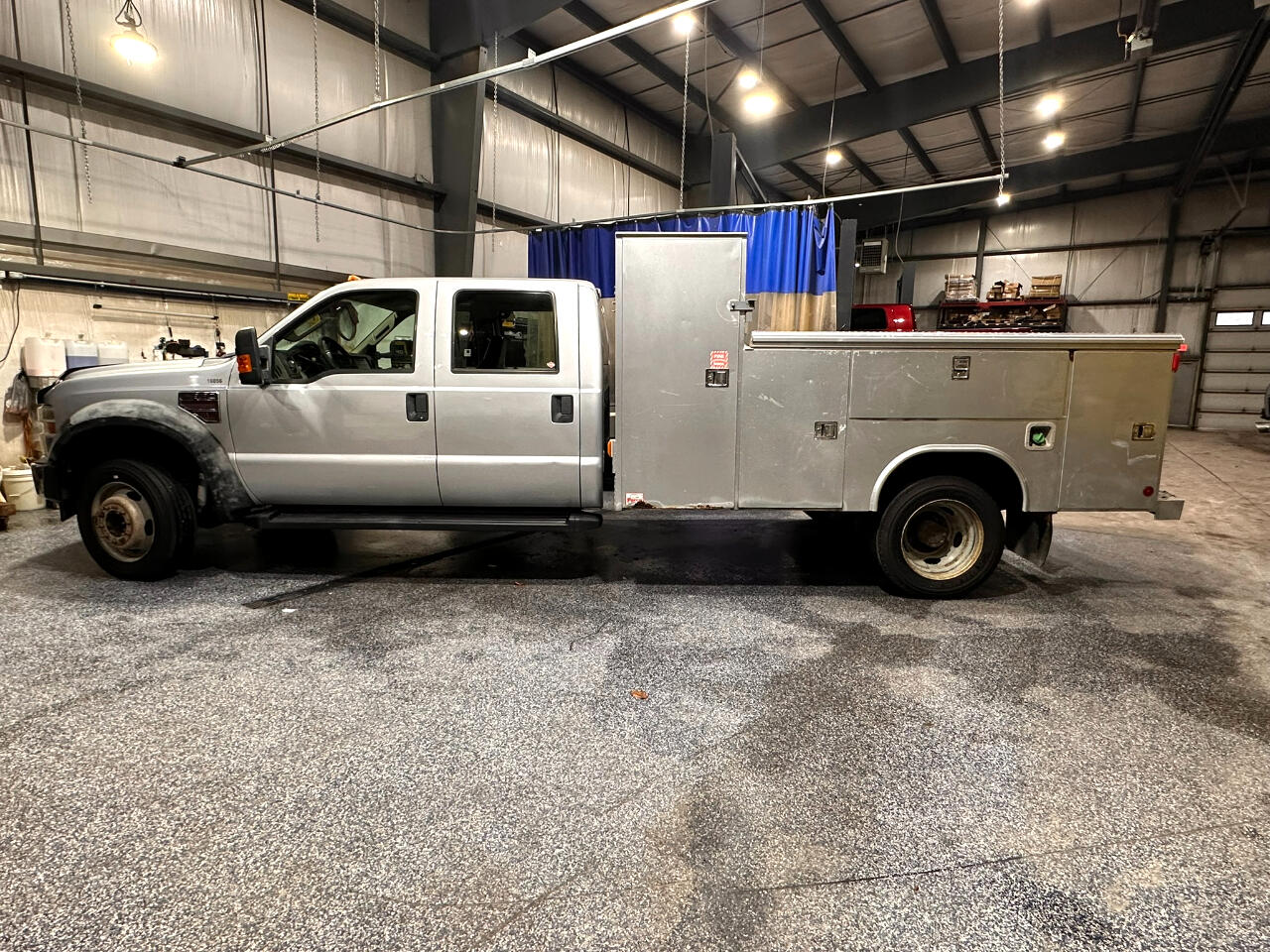 Ford Super Duty F-550 DRW 2WD Crew Cab 176" WB 60" CA Lariat 2010