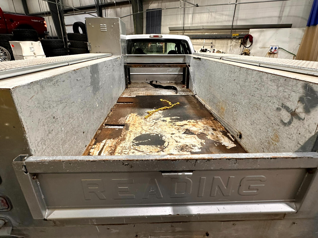 Ford Super Duty F-550 DRW 2WD Crew Cab 176" WB 60" CA Lariat 2010