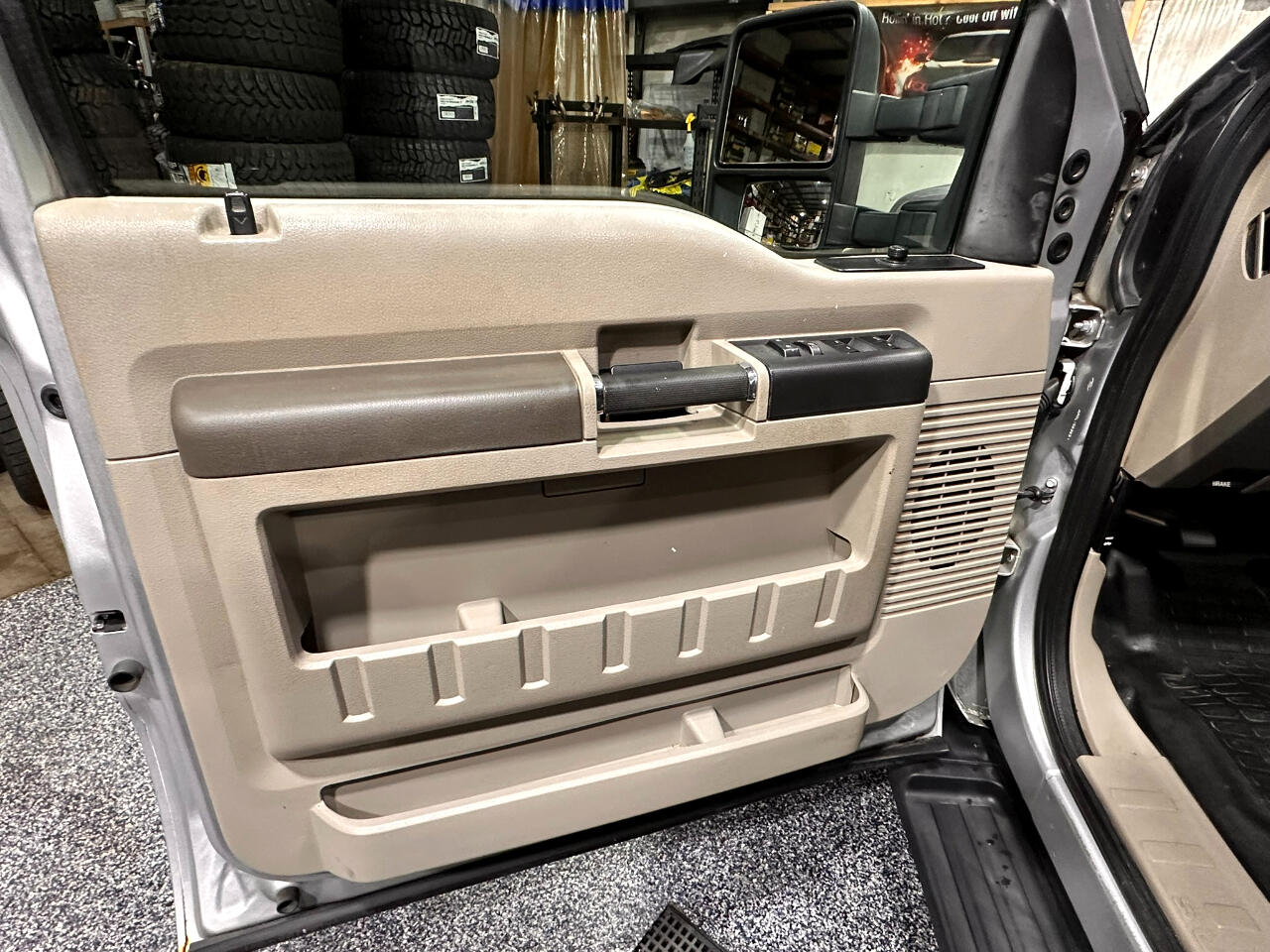 Ford Super Duty F-550 DRW 2WD Crew Cab 176" WB 60" CA Lariat 2010