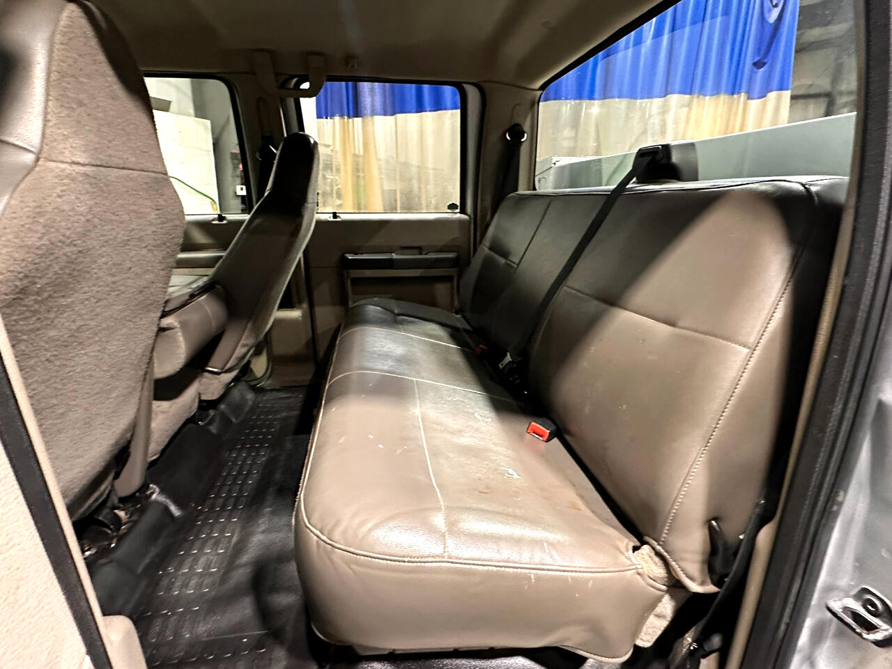 Ford Super Duty F-550 DRW 2WD Crew Cab 176" WB 60" CA Lariat 2010