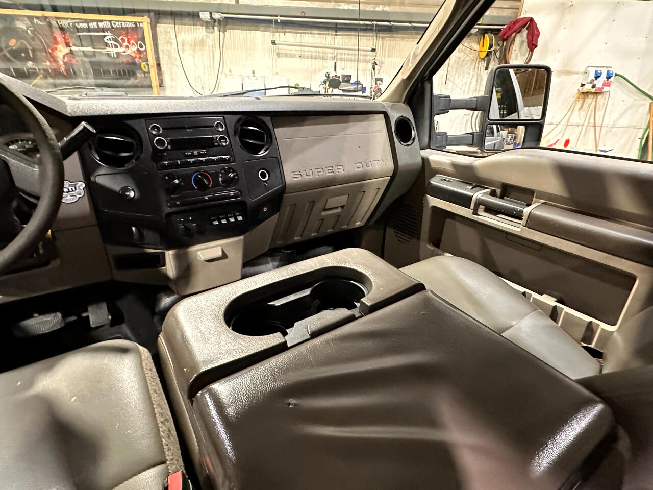 Ford Super Duty F-550 DRW 2WD Crew Cab 176" WB 60" CA Lariat 2010