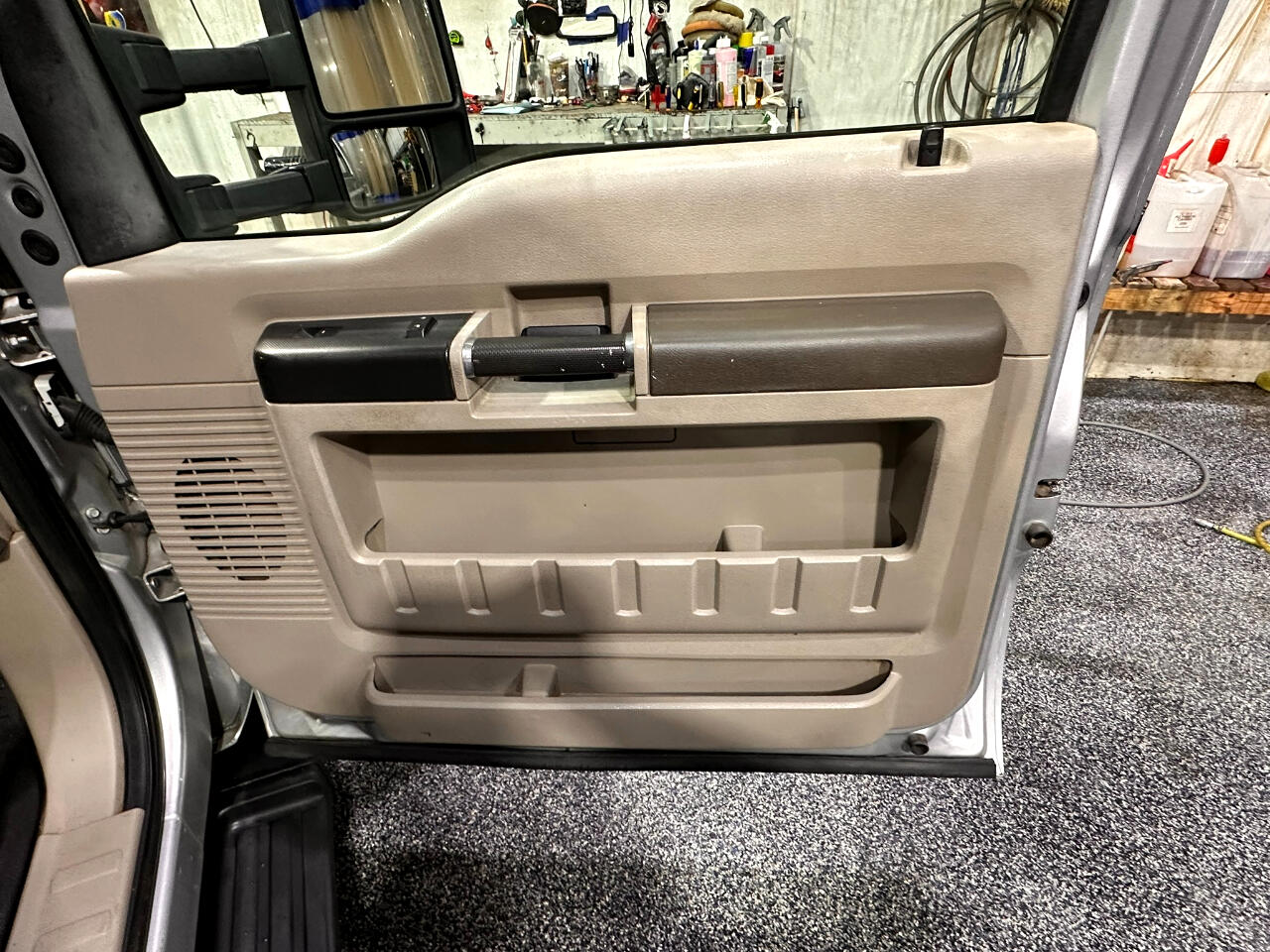 Ford Super Duty F-550 DRW 2WD Crew Cab 176" WB 60" CA Lariat 2010