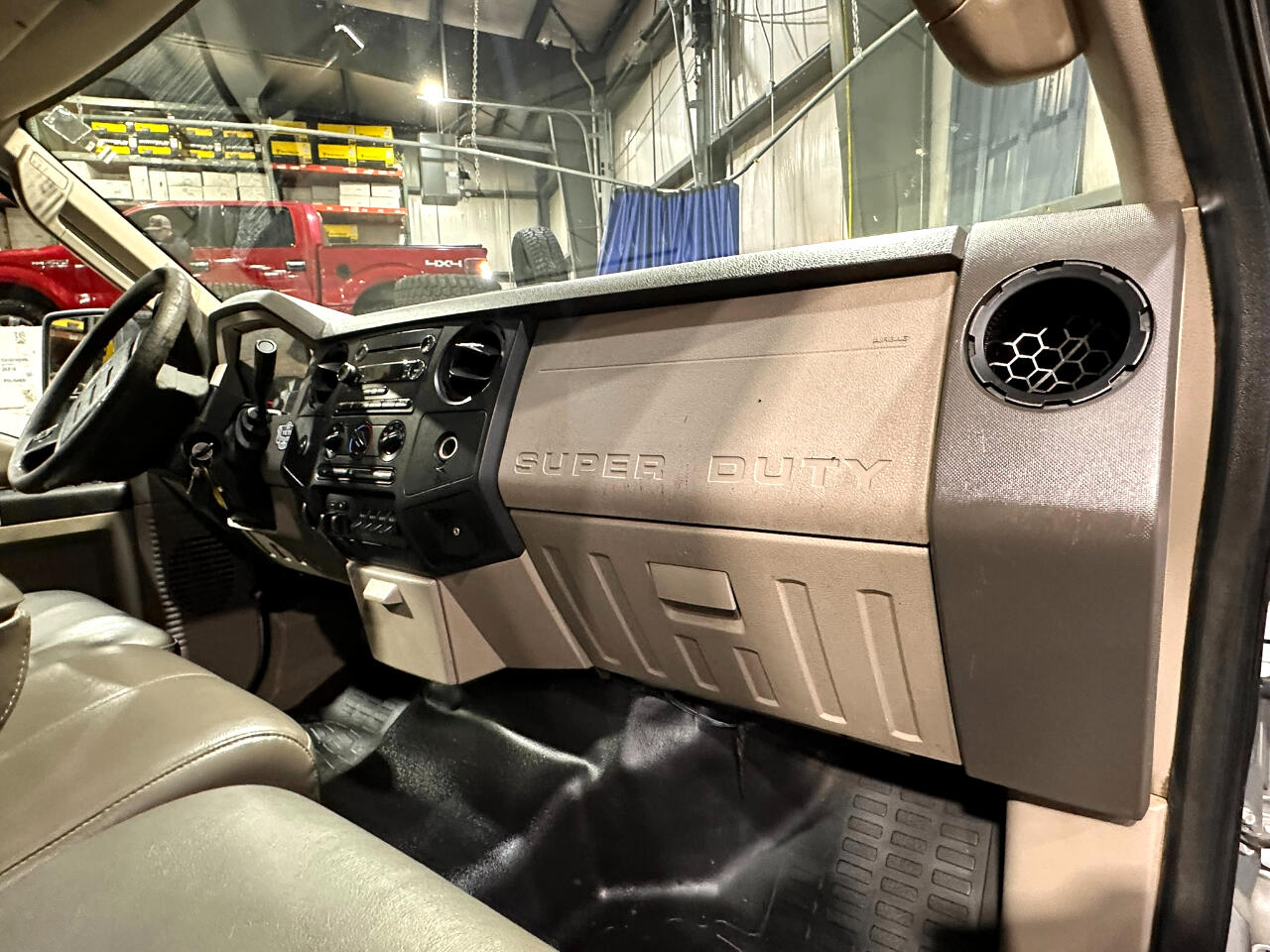 Ford Super Duty F-550 DRW 2WD Crew Cab 176" WB 60" CA Lariat 2010