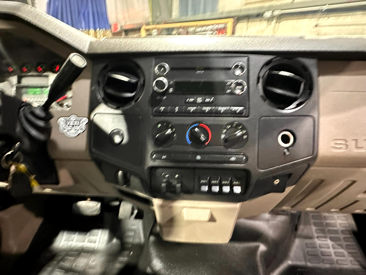 Ford Super Duty F-550 DRW 2WD Crew Cab 176" WB 60" CA Lariat 2010