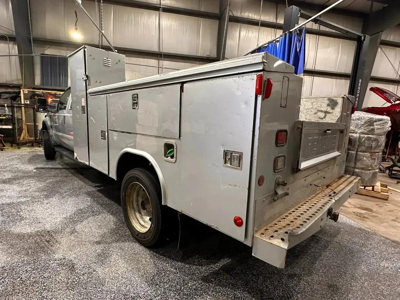 Ford Super Duty F-550 DRW 2WD Crew Cab 176" WB 60" CA Lariat 2010
