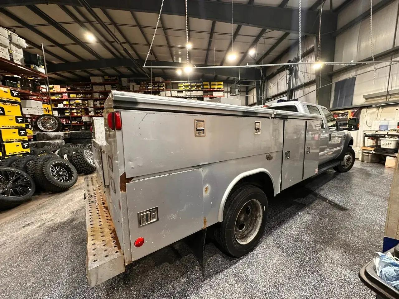 Ford Super Duty F-550 DRW 2WD Crew Cab 176" WB 60" CA Lariat 2010