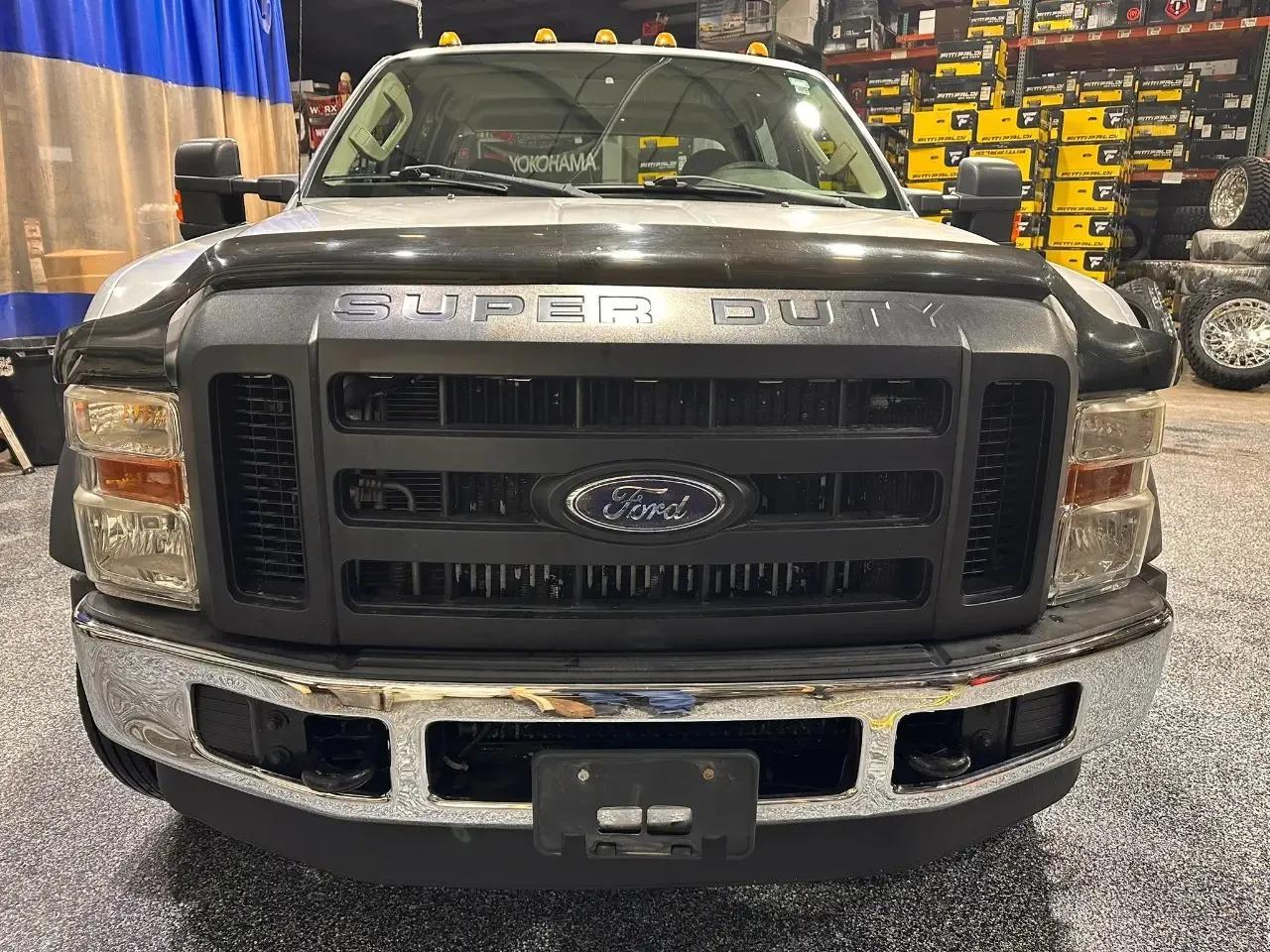 Ford Super Duty F-550 DRW 2WD Crew Cab 176" WB 60" CA Lariat 2010