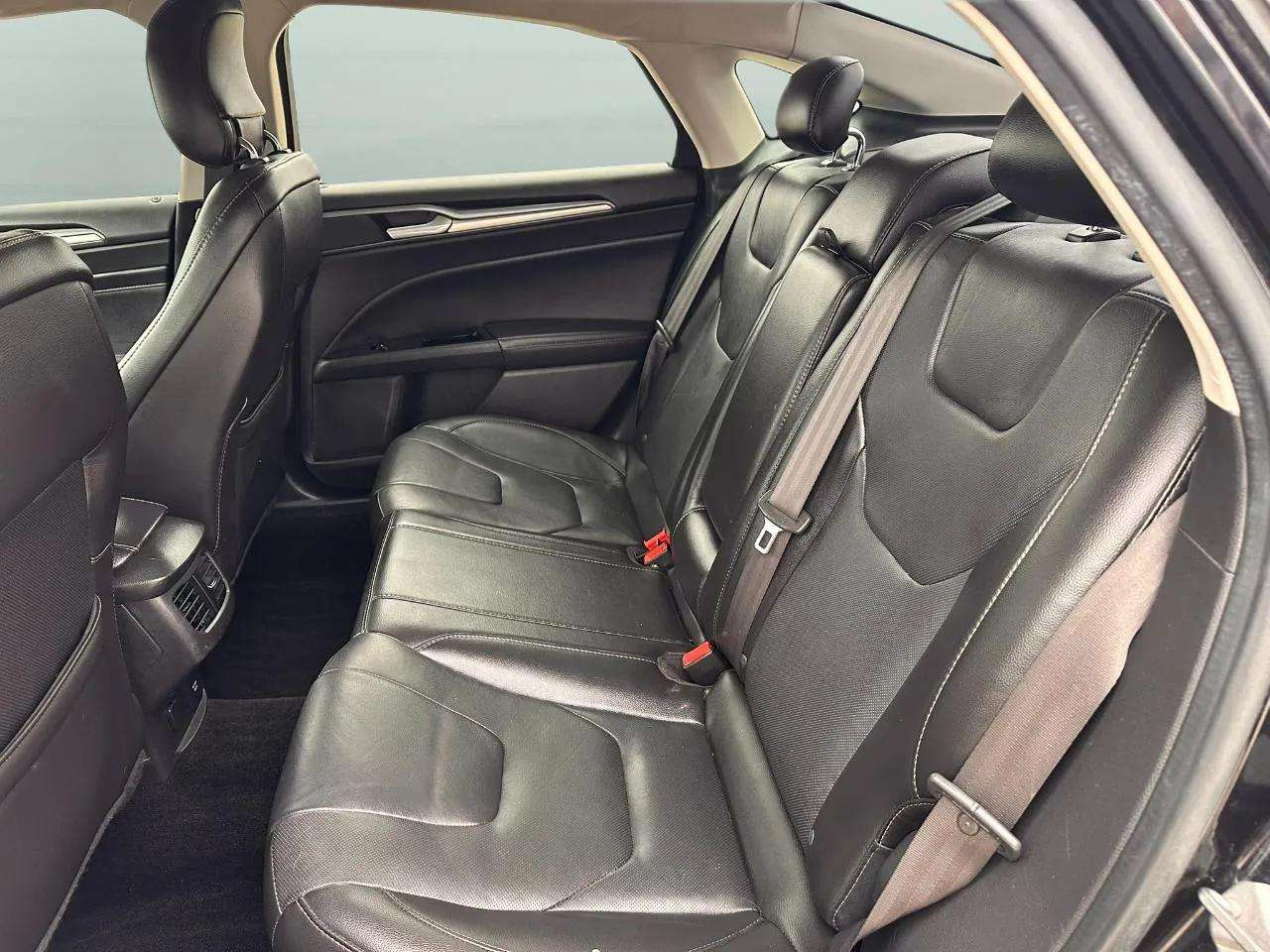 Ford Fusion 4dr Sdn Titanium FWD 2014