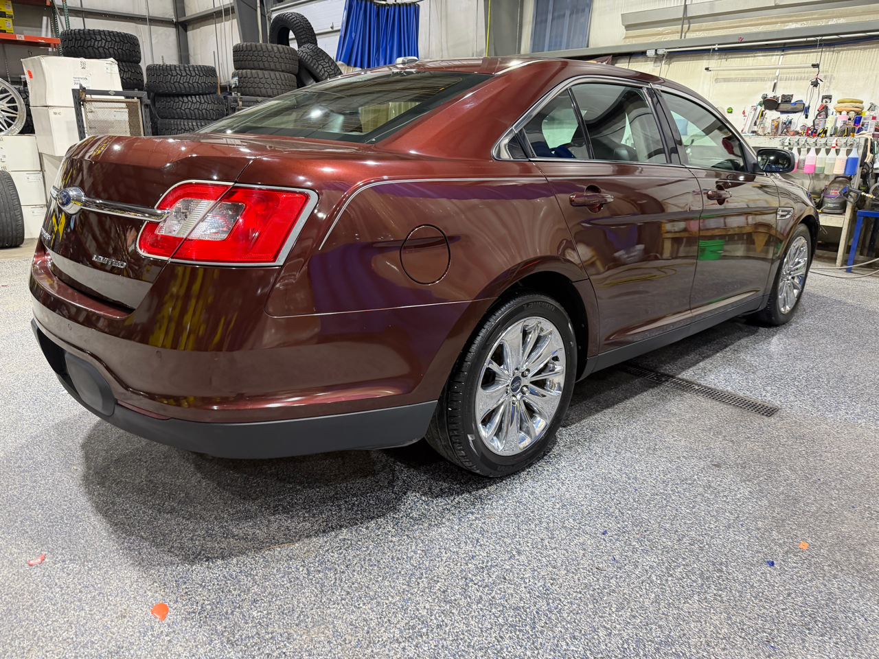 Ford Taurus 4dr Sdn Limited FWD 2010