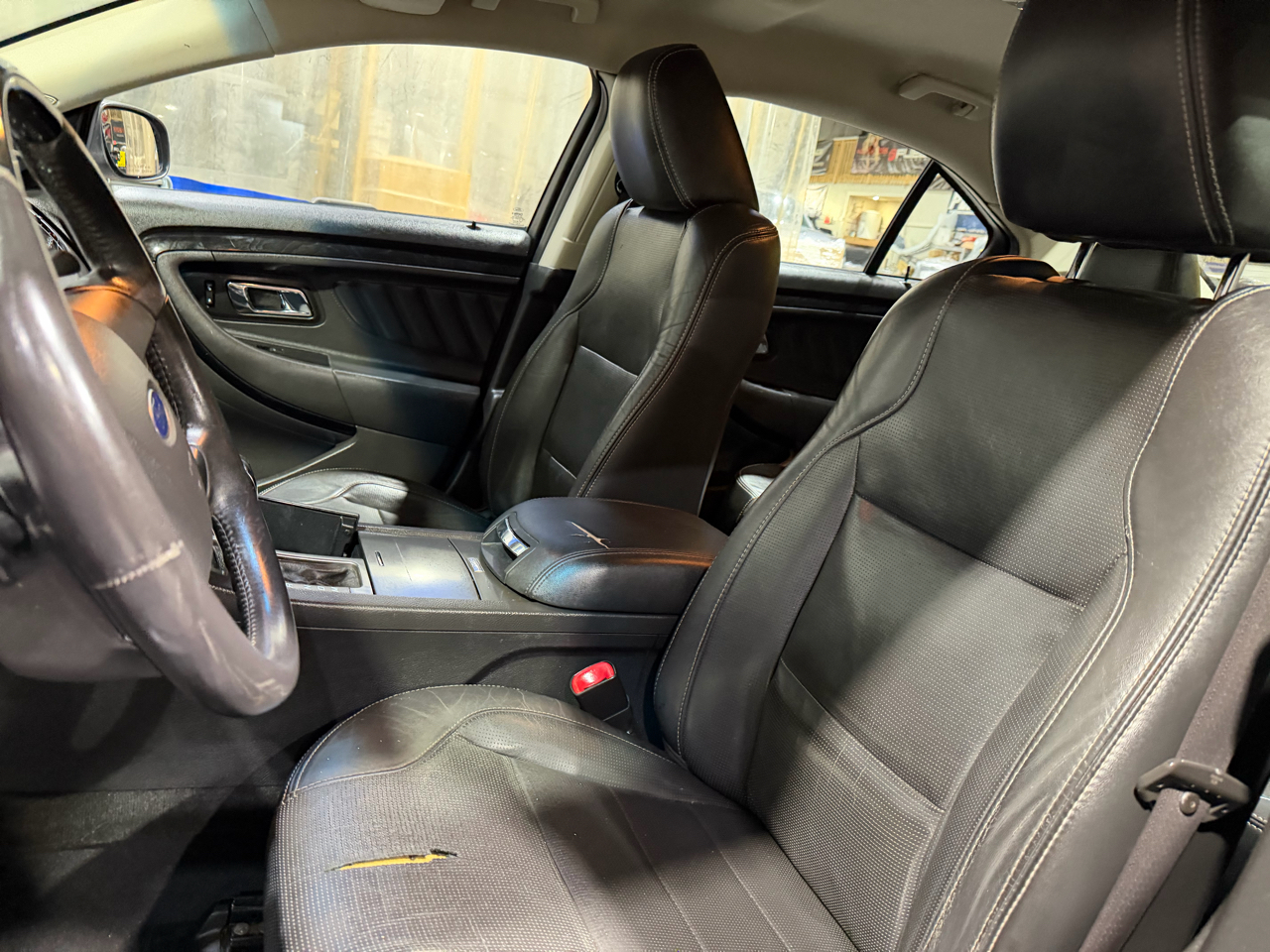 Ford Taurus 4dr Sdn Limited FWD 2010