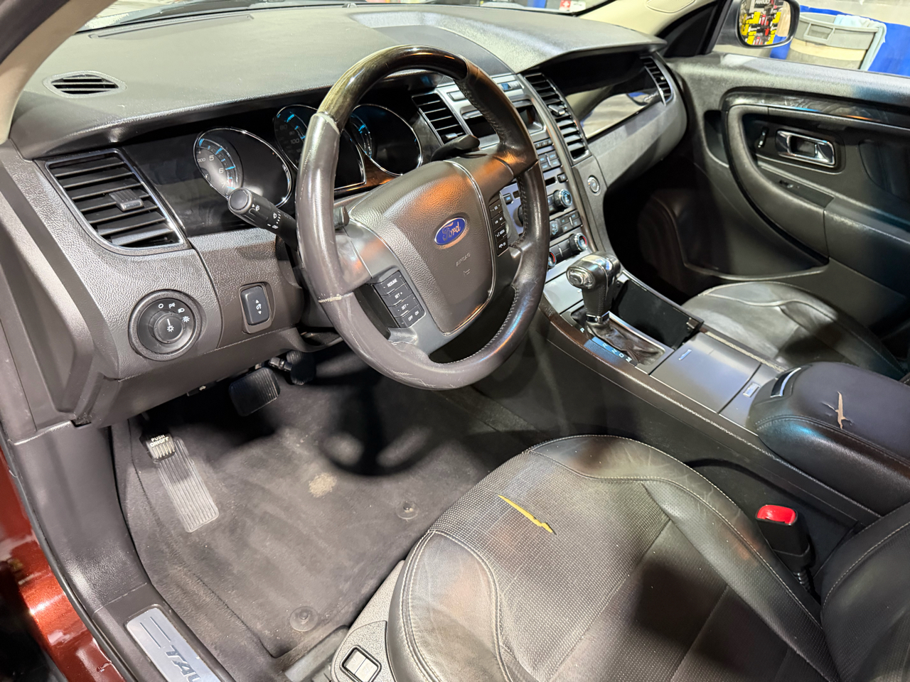 Ford Taurus 4dr Sdn Limited FWD 2010