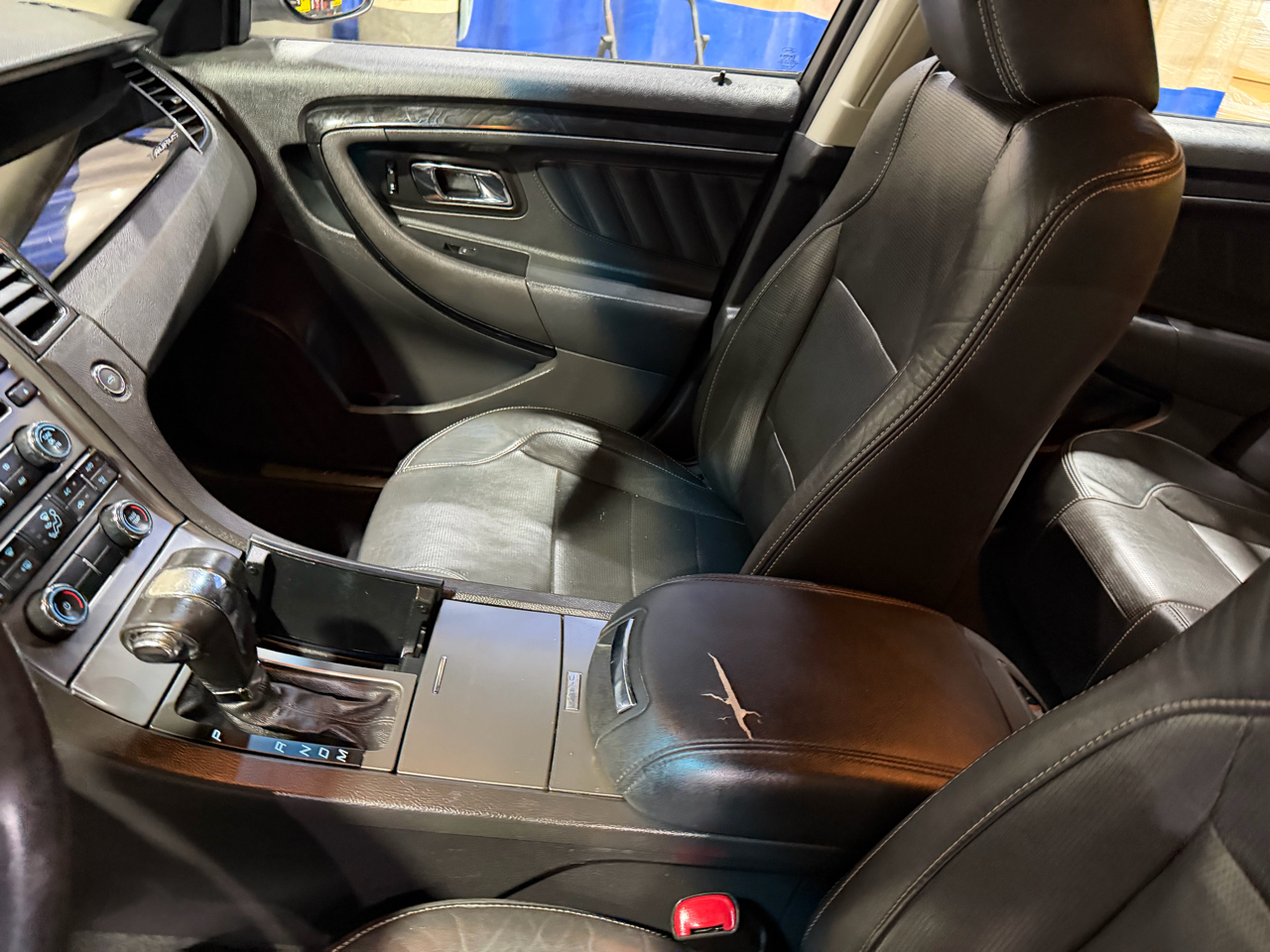 Ford Taurus 4dr Sdn Limited FWD 2010