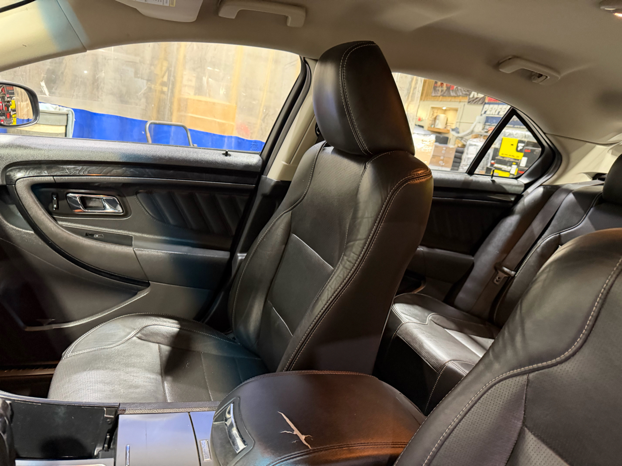 Ford Taurus 4dr Sdn Limited FWD 2010