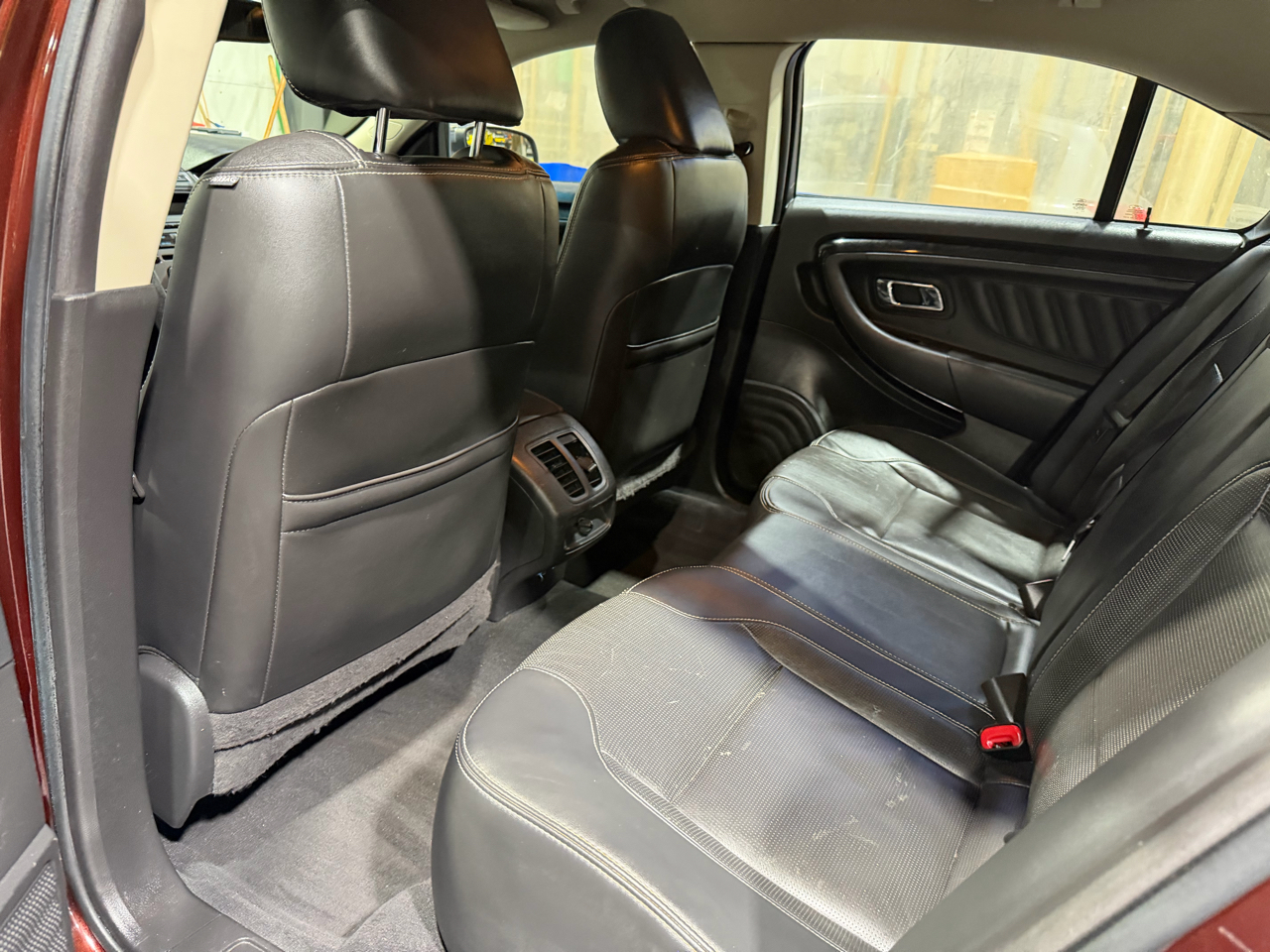 Ford Taurus 4dr Sdn Limited FWD 2010