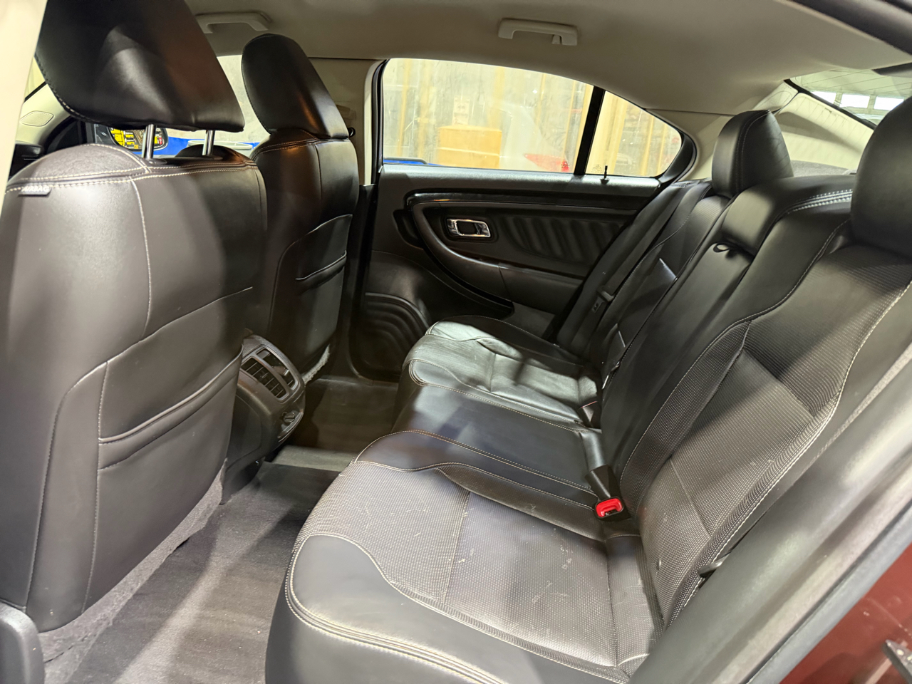 Ford Taurus 4dr Sdn Limited FWD 2010