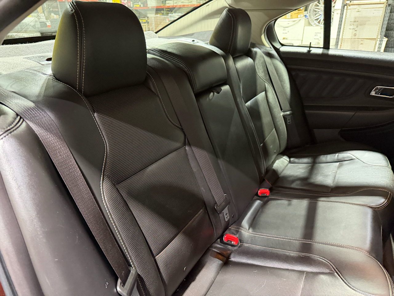 Ford Taurus 4dr Sdn Limited FWD 2010