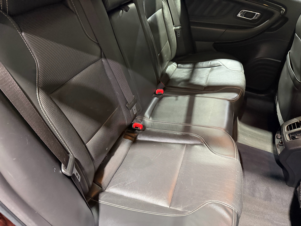 Ford Taurus 4dr Sdn Limited FWD 2010