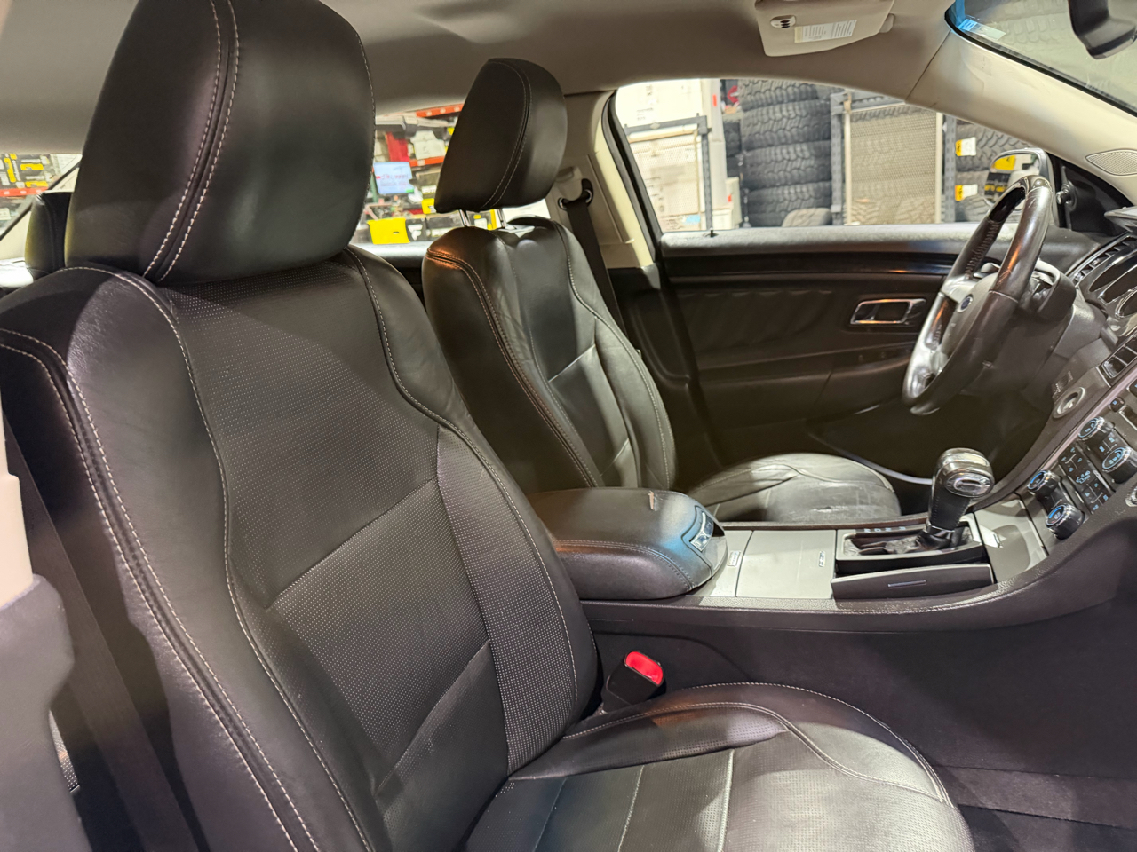 Ford Taurus 4dr Sdn Limited FWD 2010