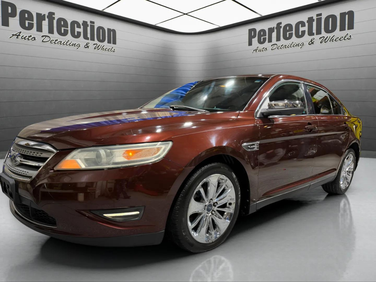 Ford Taurus 4dr Sdn Limited FWD 2010