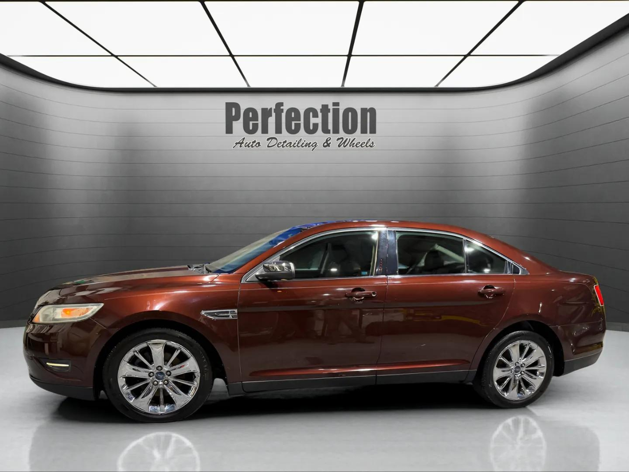 Ford Taurus 4dr Sdn Limited FWD 2010