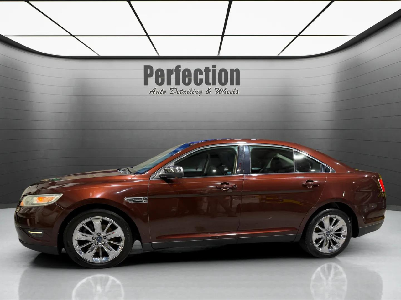 Ford Taurus 4dr Sdn Limited FWD 2010