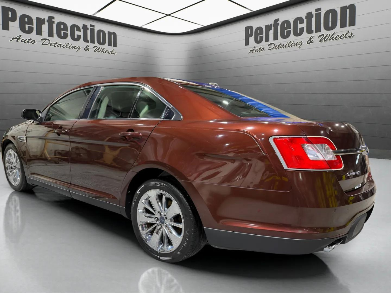 Ford Taurus 4dr Sdn Limited FWD 2010